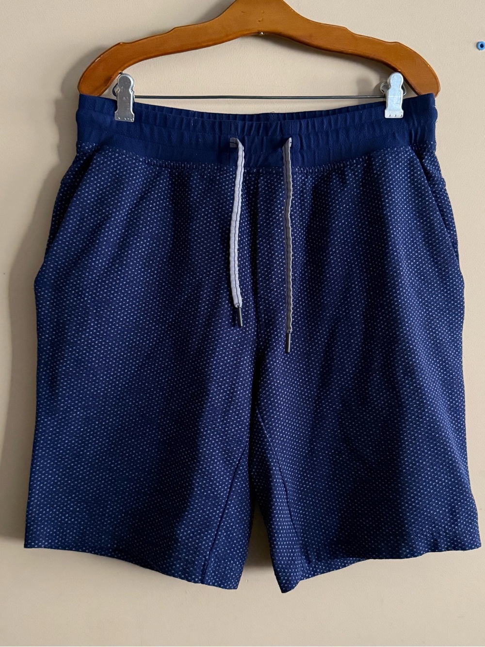 Lululemon Men’s Pace Breaker Patterned Shorts 
Size Small